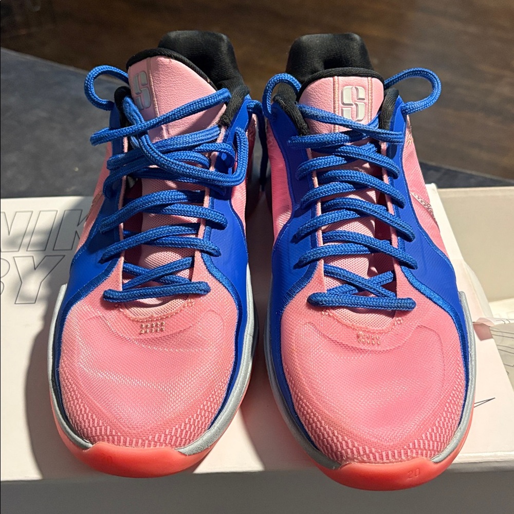 Nike Sabrina - Picture 2 of 5